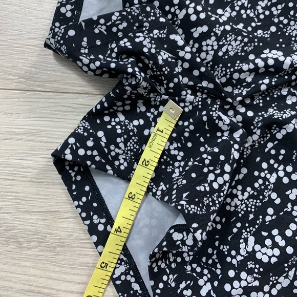 Lululemon On The Fly Short 2.5" Chirasu Black - Picture 13 of 15